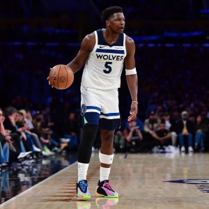 必一运动官方app-开始发力！爱德华兹上半场10中5&amp;罚球8中8 砍下20分6板3助