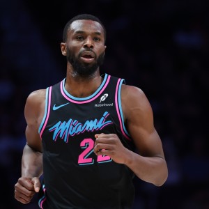 名记：勇士与热火围绕维金斯的潜在交易筹码进行了很多对话